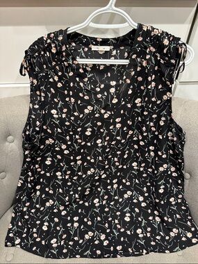 Pleione Black Floral V-Neck Sleeveless Camisole